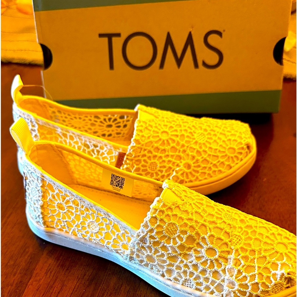 NWT TOMS Girls Alpargata Slip-Ons